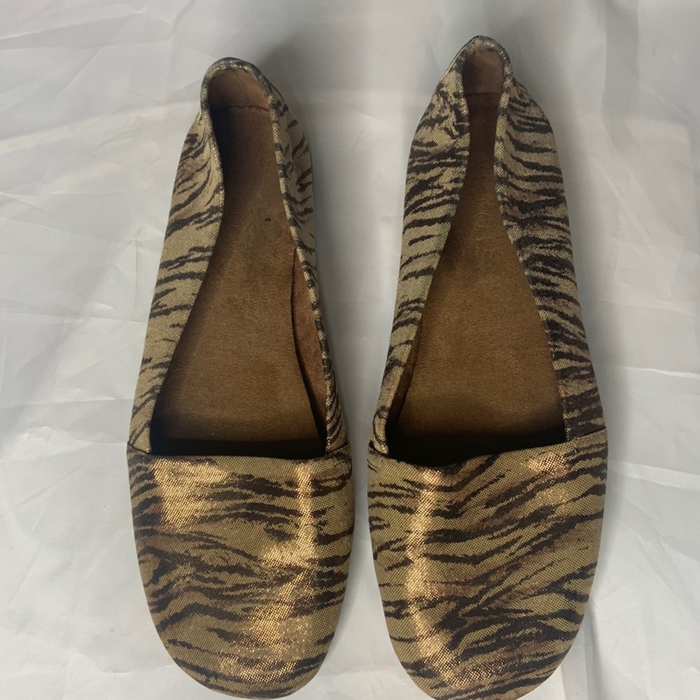 Aerosoles Tiger print women shoe size 9 comfort
Man made